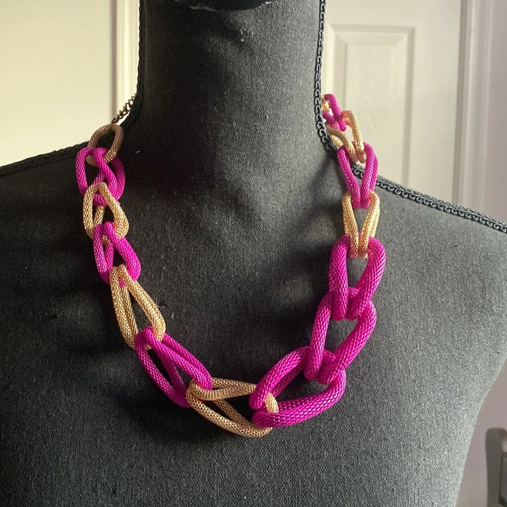 Lovely necklace & earring set. - Picture 2 of 4